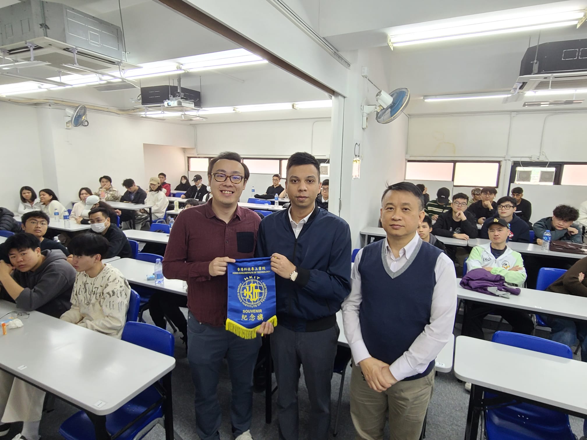 懲教署招募組親臨香港科技專上書院，提供「二級懲教助理」招聘講座予「懲教實務 應用教育文憑DAE」的同學