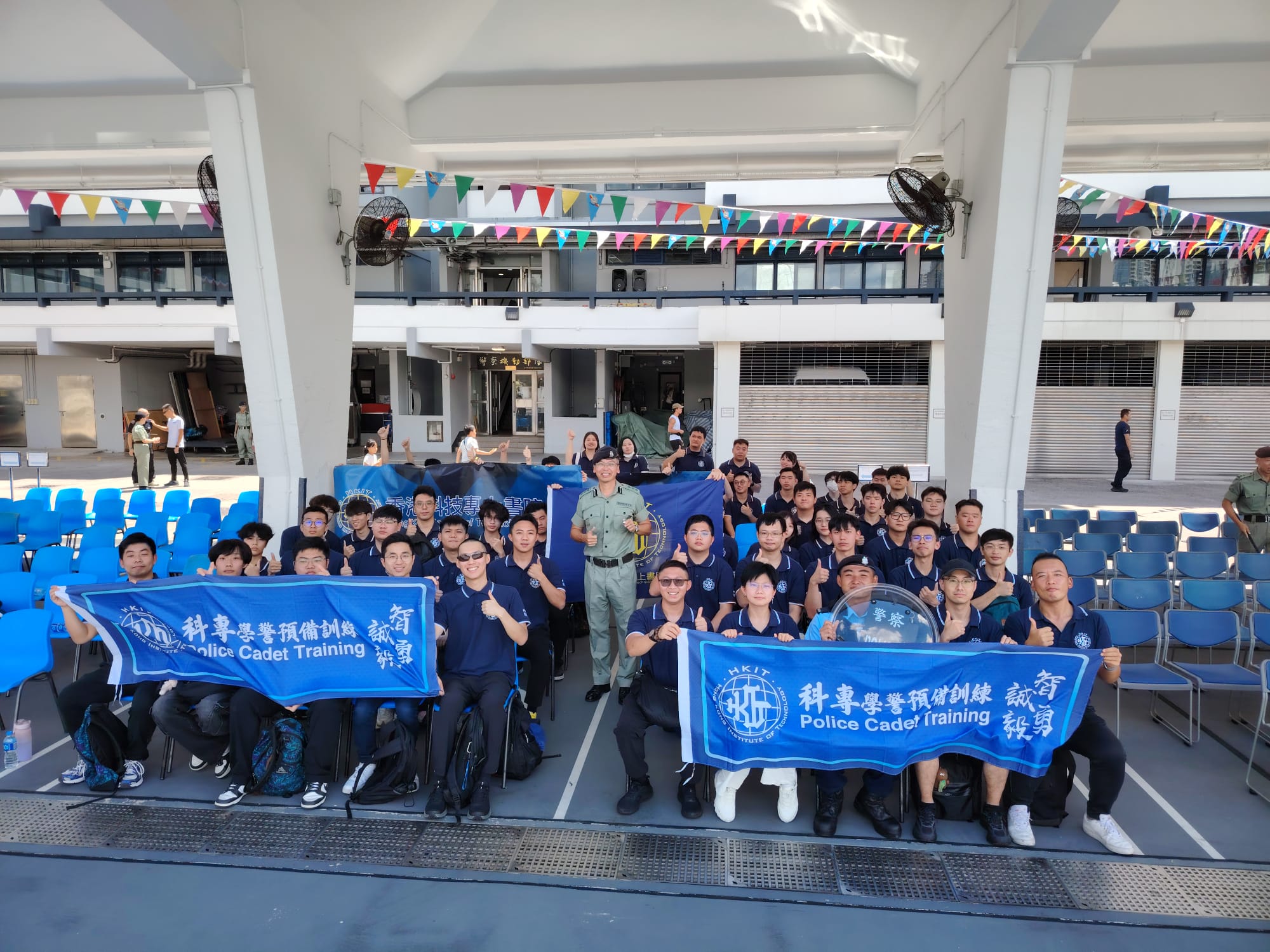 團結一心 • 勇毅前航 • 警察機動部F 大隊結業會操
第二屆學警預備訓練課程同學 │ 參觀 新界南總區│警察機動部隊F大隊│結業會操