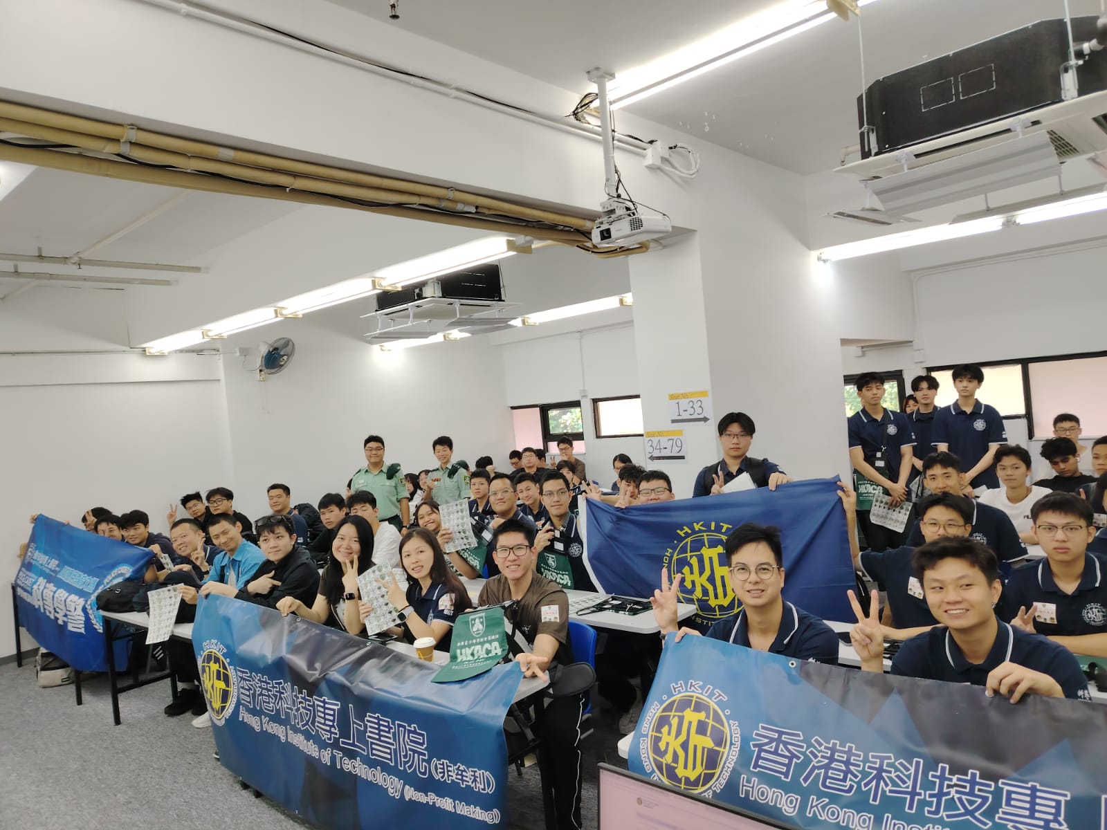 #科專學警 | 參與 #香港青少年軍總會(  #少年軍 )  | 全港「賣旗日」| 為  #投考警隊 做好準備 